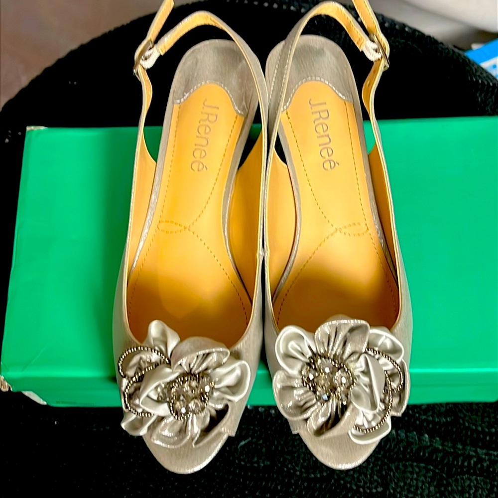 NIB NWT J.Renee silver satin, beaded, prep-toe kitten-heels 8W “Leonelle”